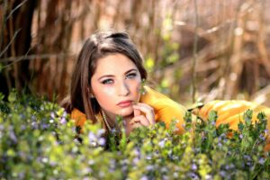 girl-1319146_1280